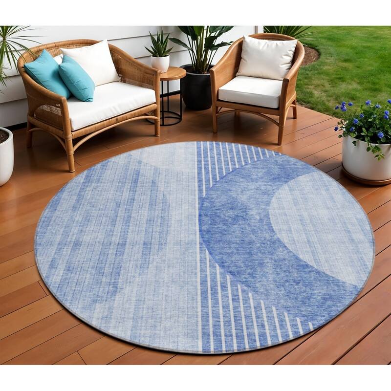 HomeRoots Geometric Transitional Rectangle Outdoor Rug - 8' Round