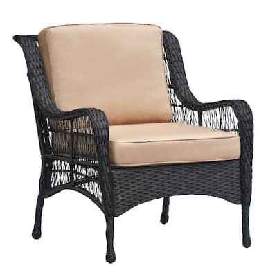 Comfortable Hand-Woven Rattan Lounge Chair for Outdoors