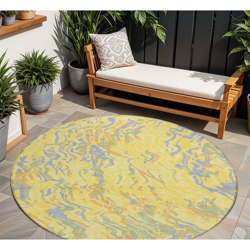 HomeRoots Abstract Transitional Rectangle Outdoor Rug - 8' Round