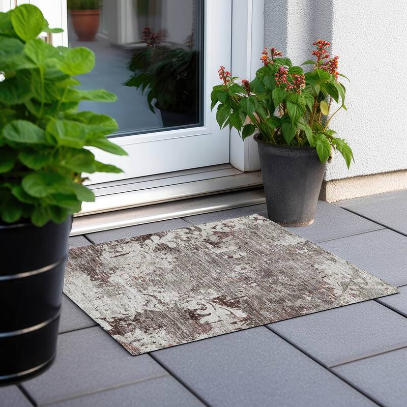 Machine Washable Indoor/ Outdoor Chantille Vintage Damask Rug - Taupe - 1'8" x 2'6"