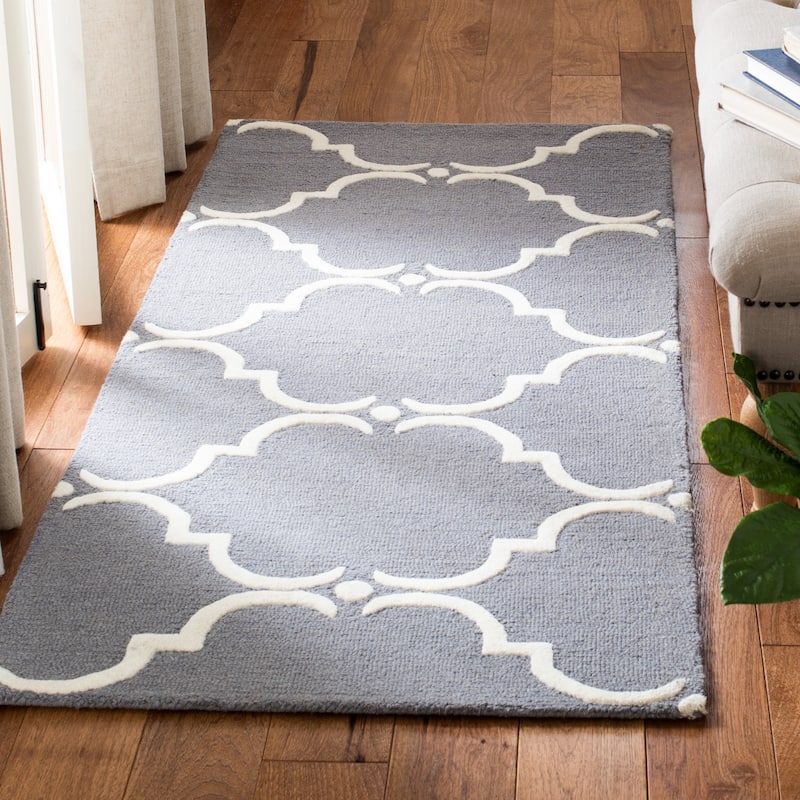 SAFAVIEH Handmade Cambridge Aygun Modern Wool Rug - 2'6" x 6' Runner - Dark Grey/Ivory