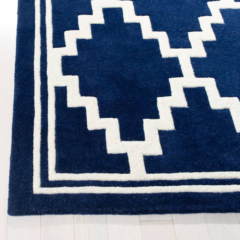 SAFAVIEH Handmade Chatham Doriane Modern Wool Rug