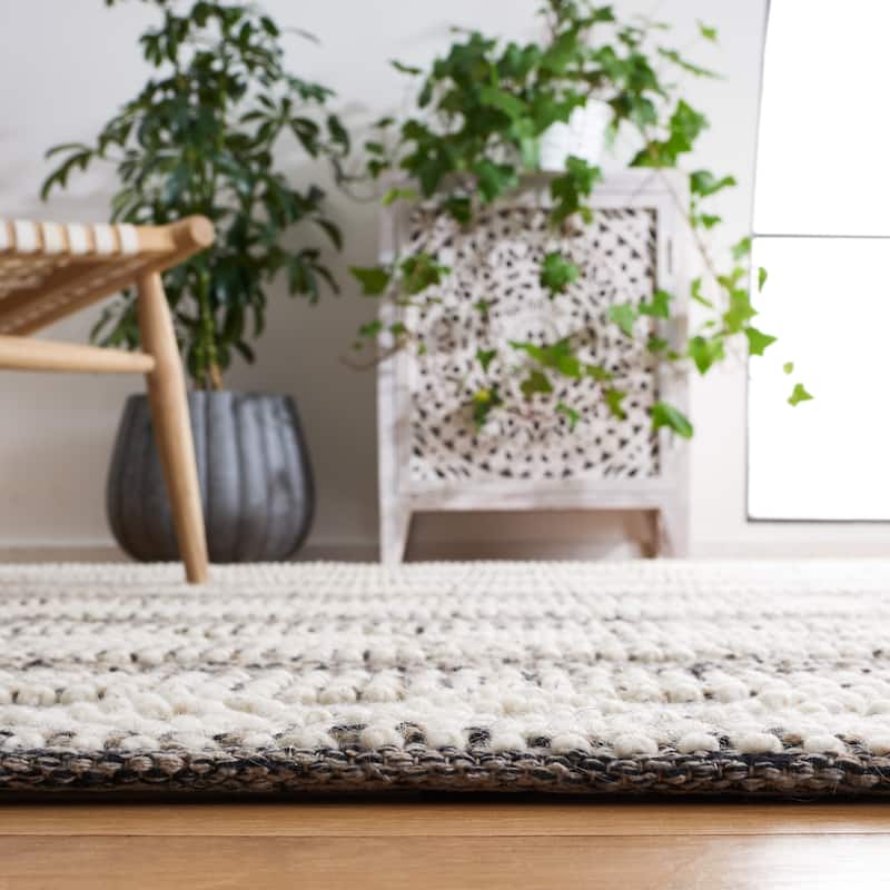 SAFAVIEH Handmade Natura Diala Boho Wool Rug