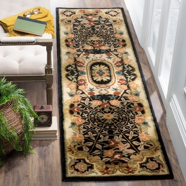 Safavieh Handmade Classic Yvonne Traditional Oriental Wool Rug