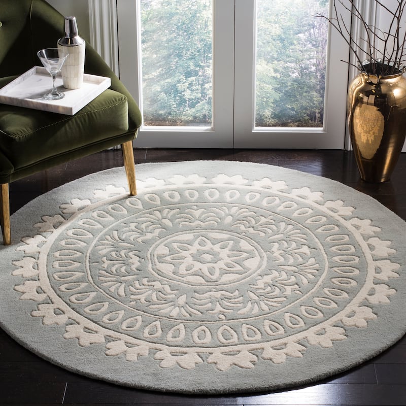 SAFAVIEH Handmade Bella Heerine Modern Floral Wool Rug - 7' Round - Grey/Ivory
