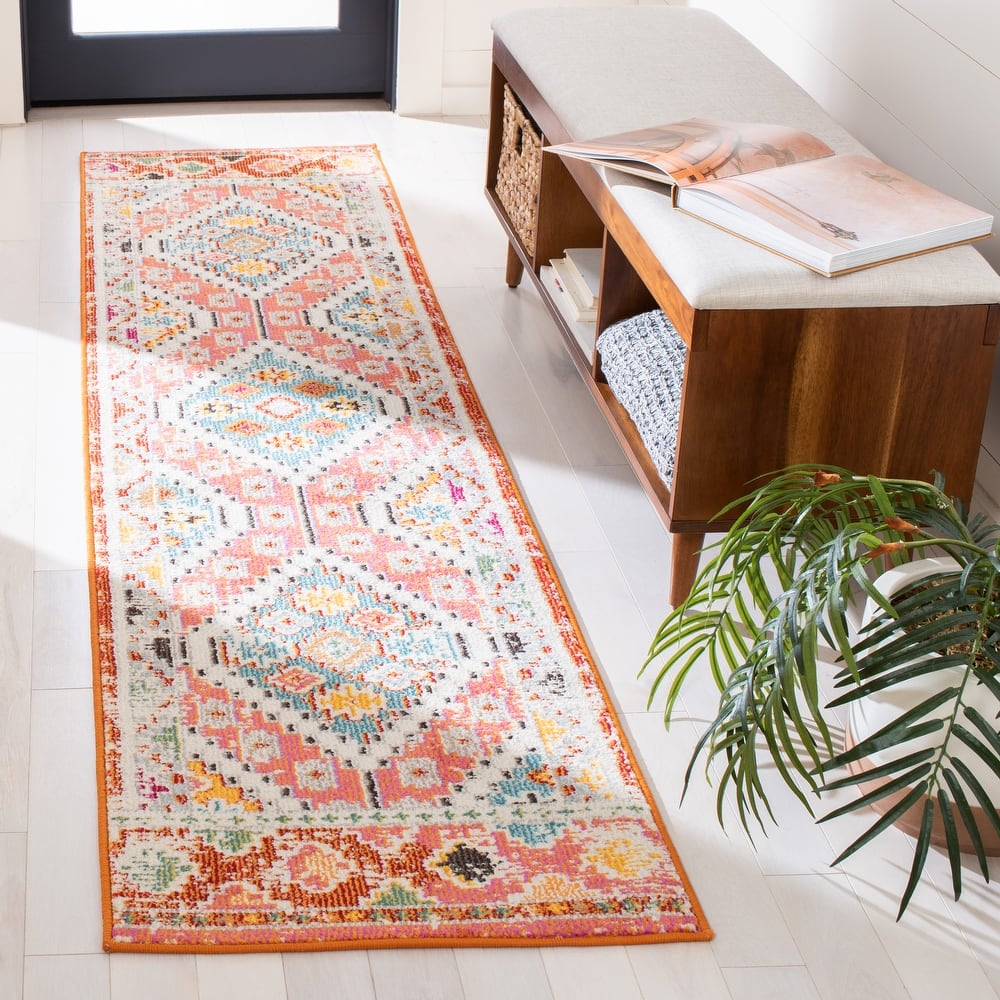 SAFAVIEH, Madison Hortensia Boho Diamond Distressed Rug