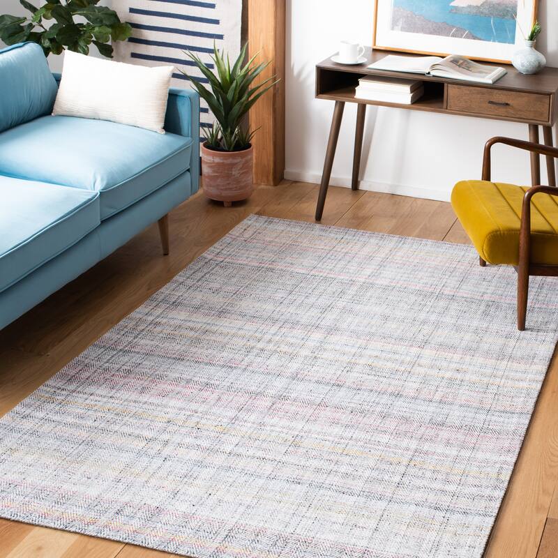 SAFAVIEH Handmade Marbella Teiksma Rug - 4' x 6' - Red/Ivory
