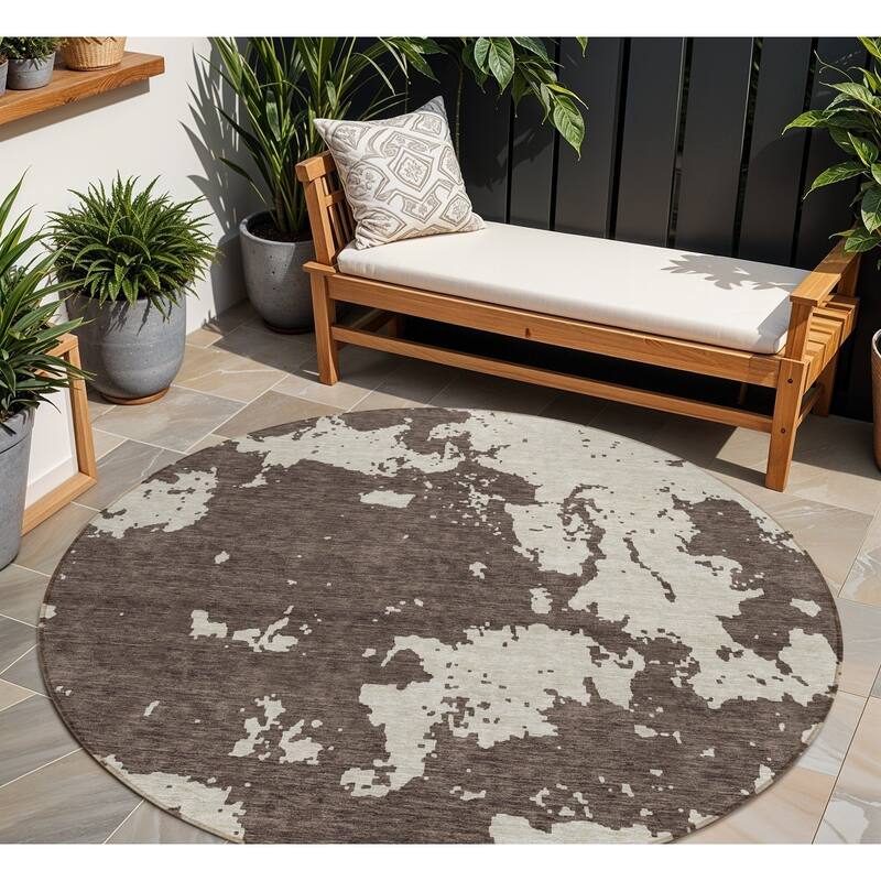 HomeRoots Abstract Transitional Rectangle Outdoor Rug - 8' Round