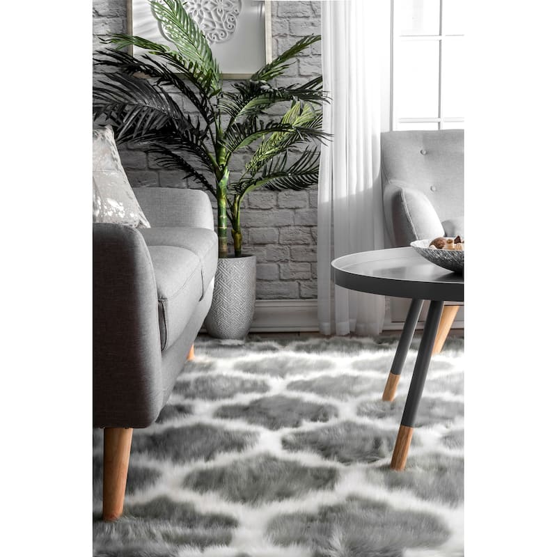 Nuloom Faux Sheepskin Shaunna Area Rug