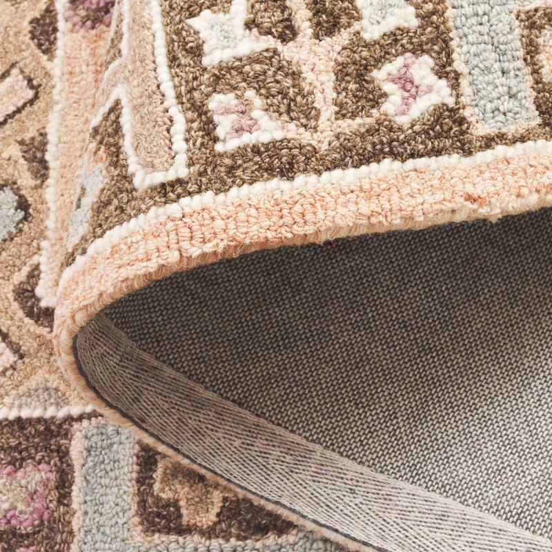 SAFAVIEH Hand-Tufted Aspen Sumangala Traditional Wool Rug