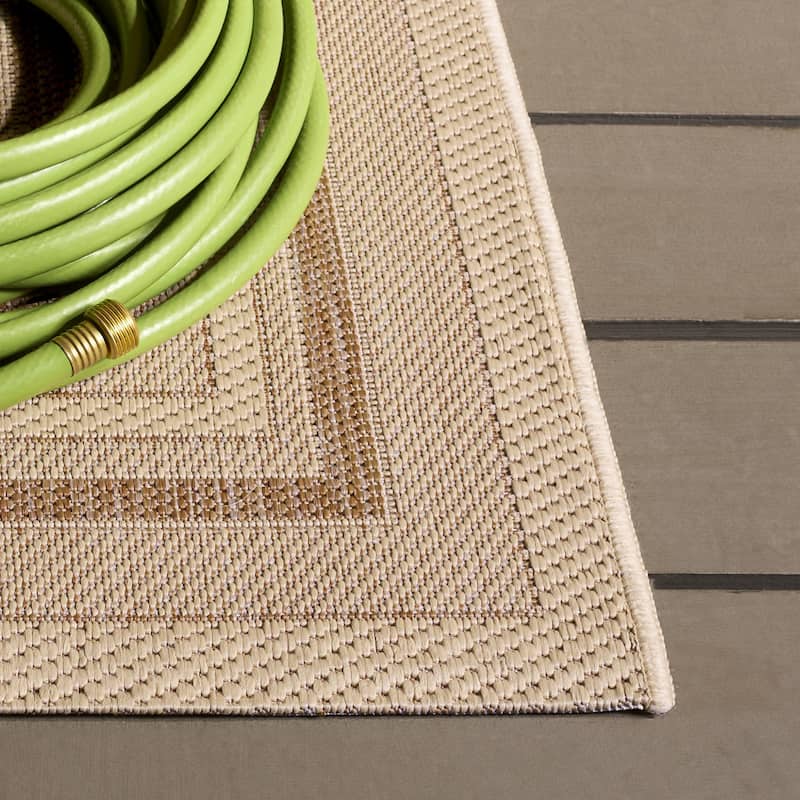 SAFAVIEH Courtyard Vickie Indoor/Outdoor Waterproof Patio Backyard Rug