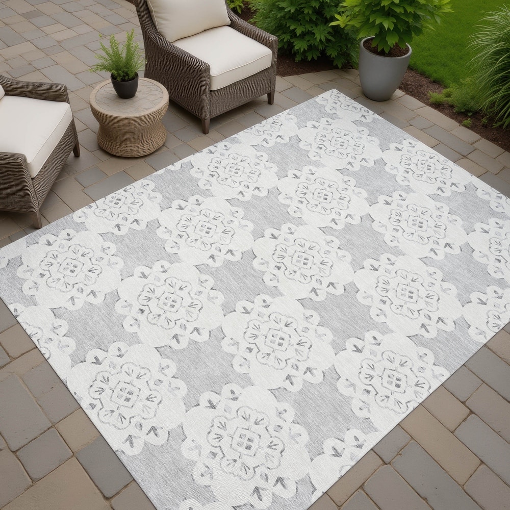 Machine Washable Indoor/ Outdoor Global Motif Chantille Rug