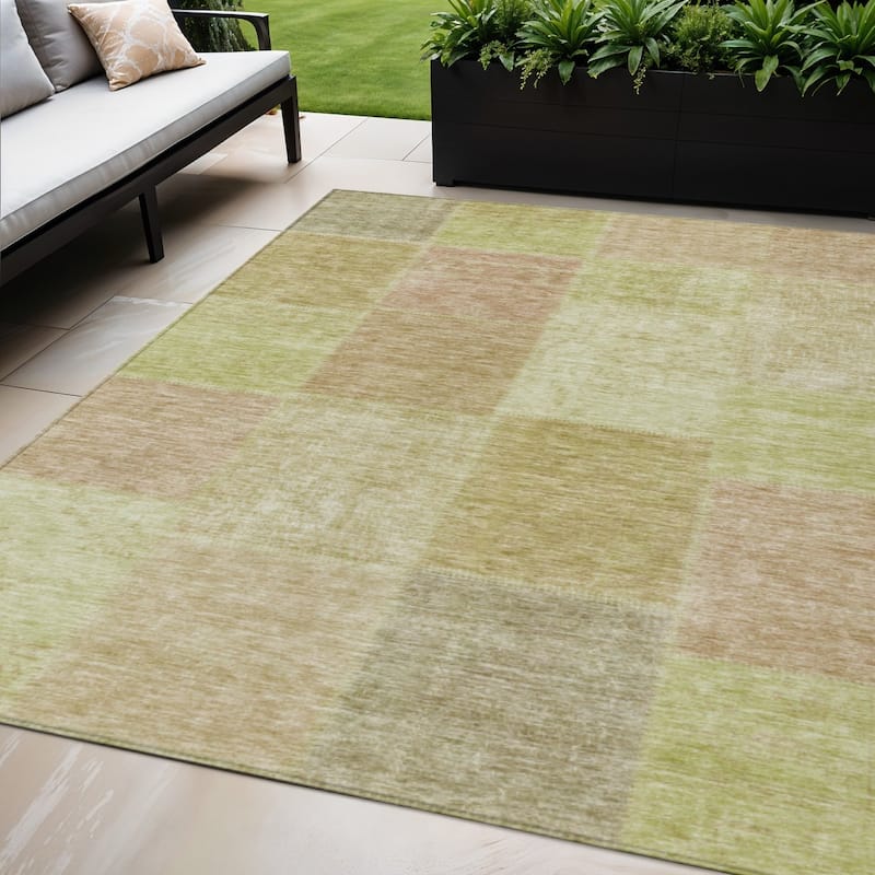 HomeRoots Patchwork Transitional Rectangle Outdoor Rug - 5' X 8'