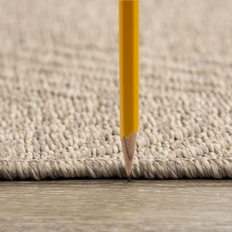 Alameda Solid Color Geometric Machine Washable Indoor Area Rug