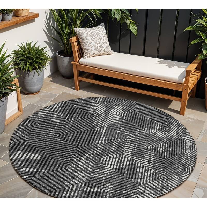 HomeRoots Geometric Transitional Rectangle Outdoor Rug - 8' Round
