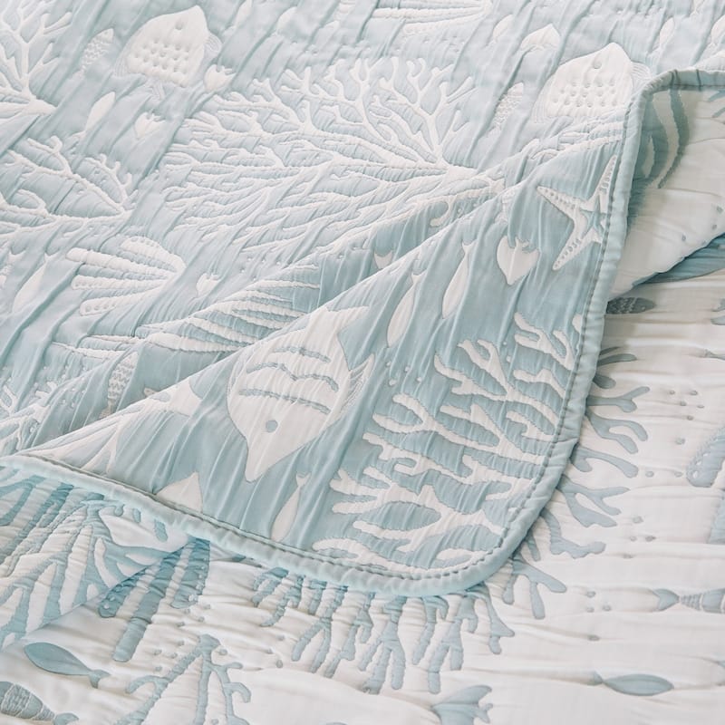 Greenland Home Coastal Paradise Reversible Matelasse Coverlet Set