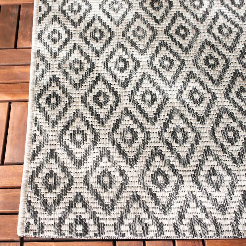SAFAVIEH Courtyard Anne-Ly Indoor/ Outdoor Waterproof Patio Backyard Rug