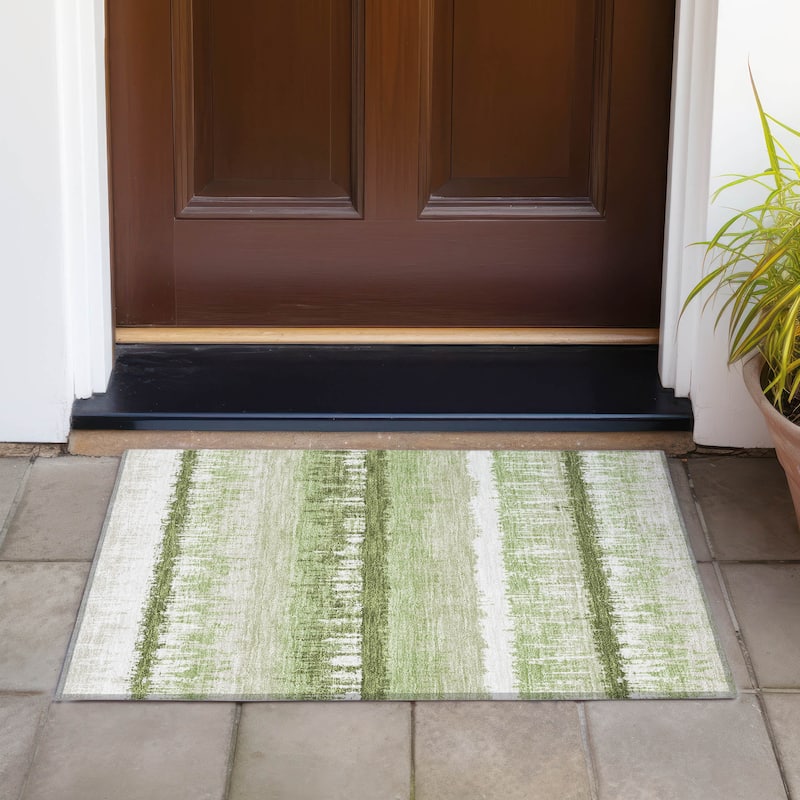 Machine Washable Indoor/ Outdoor Abstract Ombre Chantille Rug - Aloe - 1'8" x 2'6"