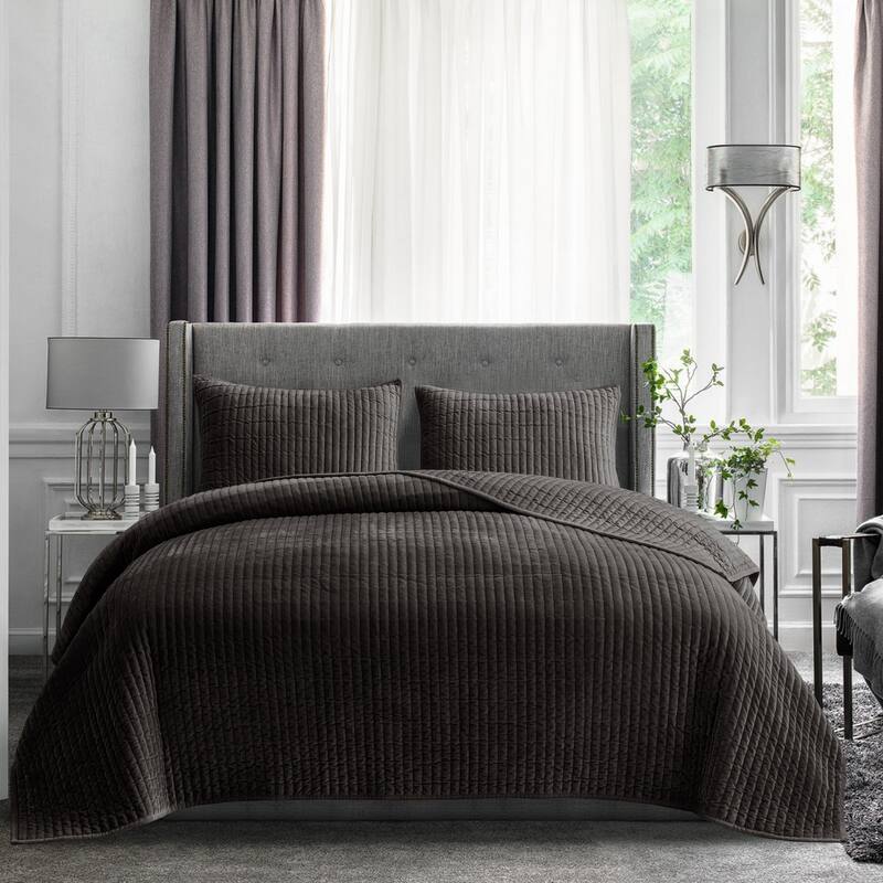 Wonderful Velvet 3 Piece Quilt Set