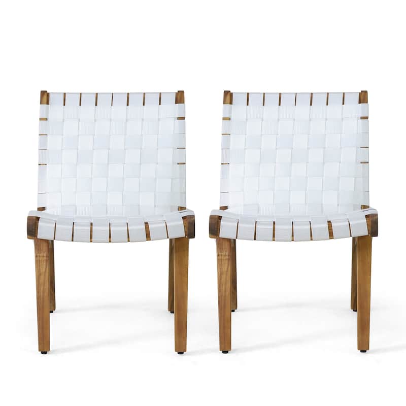 ransitional style of this lounge chair set