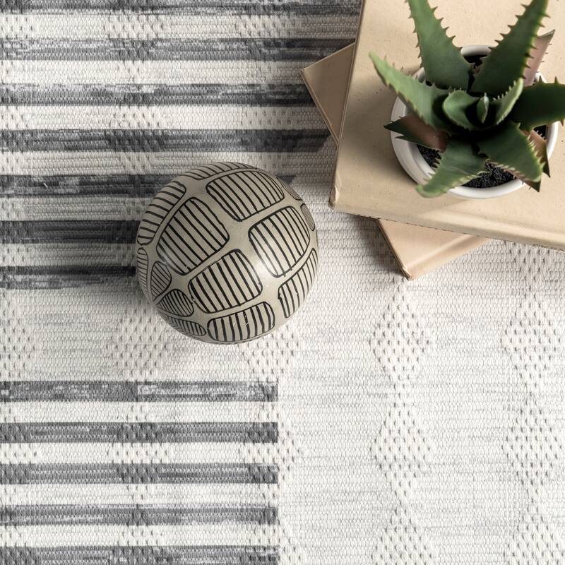 Nuloom Fae SpinClean Geometric Shapes Machine Washable Area Rug
