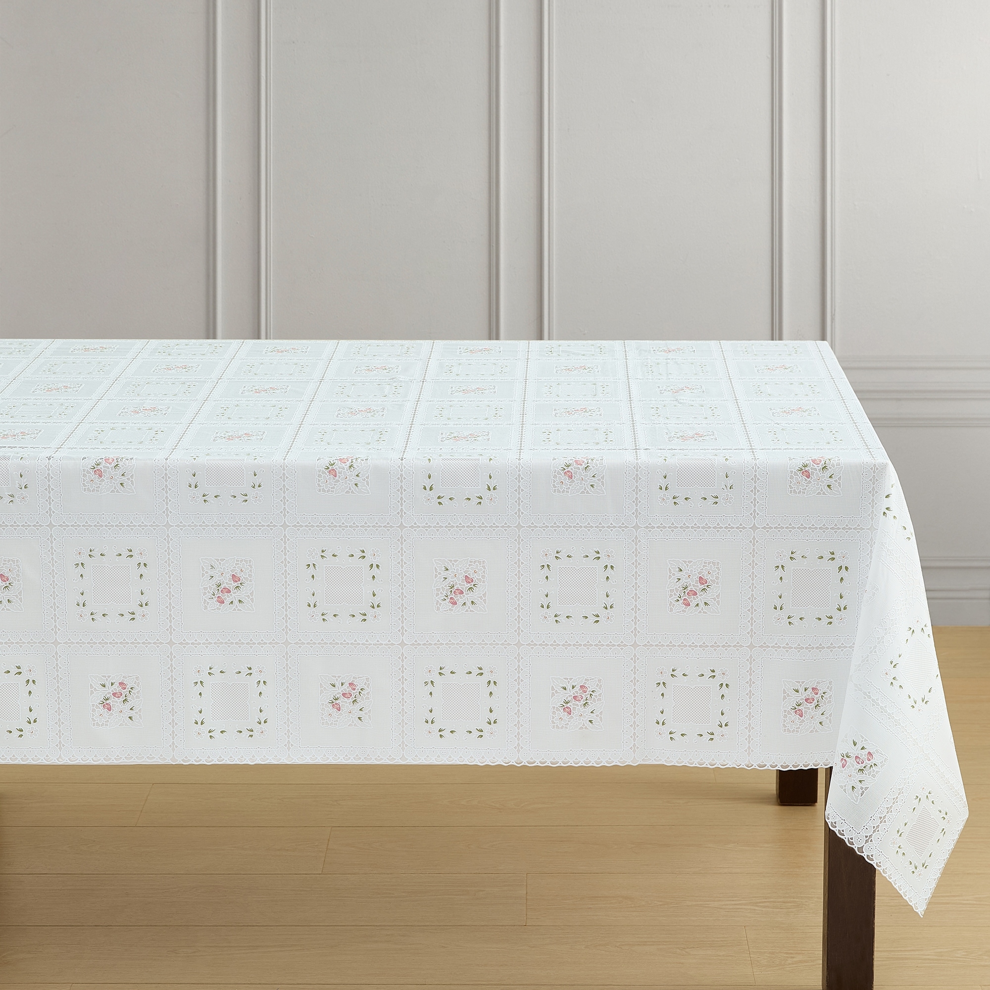 Floral Lace-Inspired 3-Yard Cut-to-fit Vinyl Tablecloth/Table Protector - 54x108