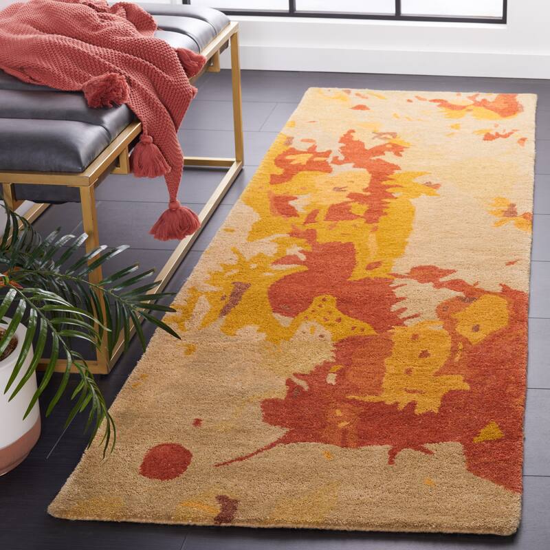 SAFAVIEH Handmade Soho Kaylin Splashes N.Z. Wool Rug - 2'6" x 8' Runner - Beige/Multi