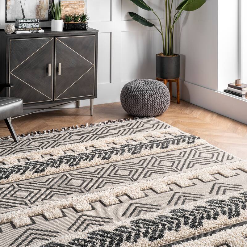 Nuloom Zuri Shaggy Banded Tribal Area Rug