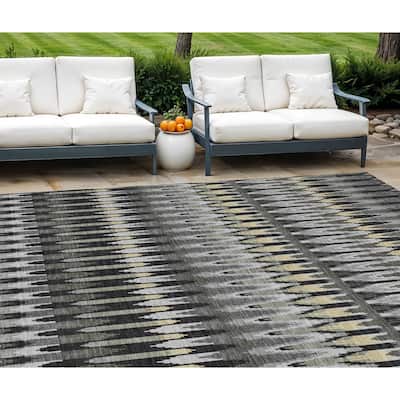 HomeRoots Southwestern Transitional Rectangle Outdoor Rug