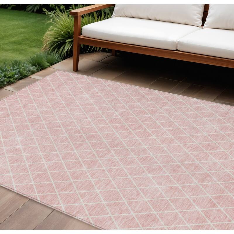 HomeRoots Geometric Transitional Rectangle Outdoor Rug - 10' X 14'
