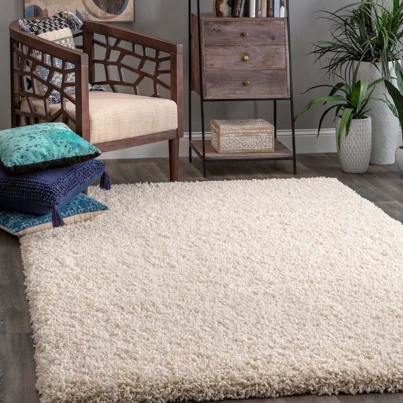 Nuloom Janine Plush Shag Area Rug