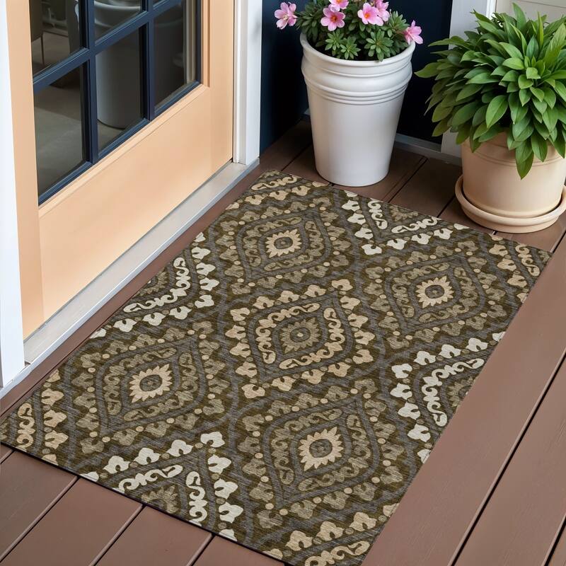 HomeRoots Floral Transitional Rectangle Outdoor Rug - 3' x 5'