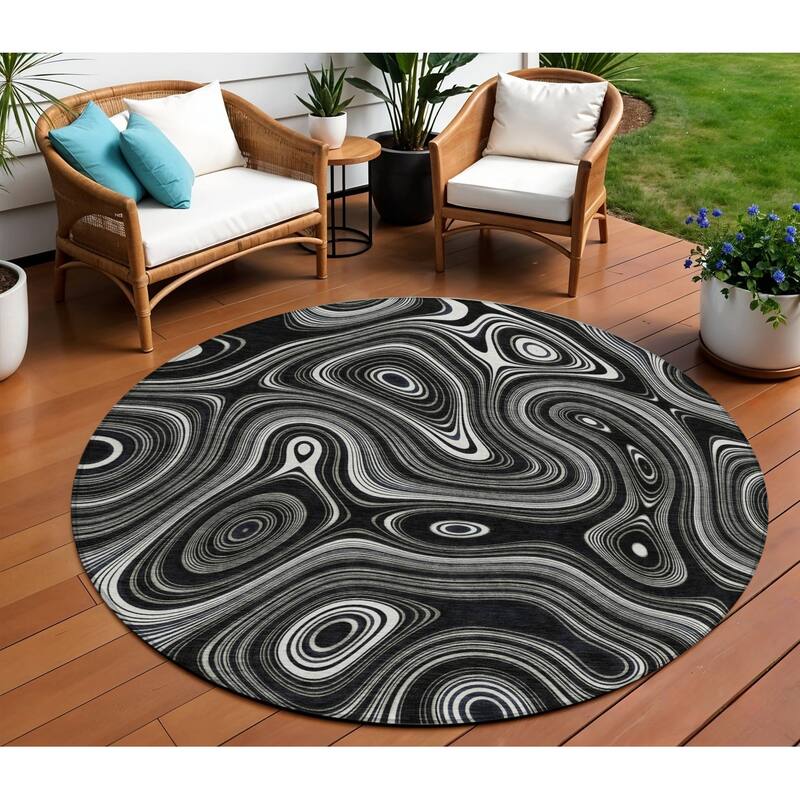 HomeRoots Geometric Transitional Rectangle Outdoor Rug - 8' Round