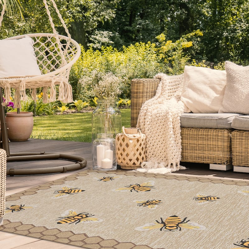 Liora Manne Frontporch Honeycomb Bee Indoor/Outdoor Rug - 5' x 7'6" - 5' x 7'6" - Natural