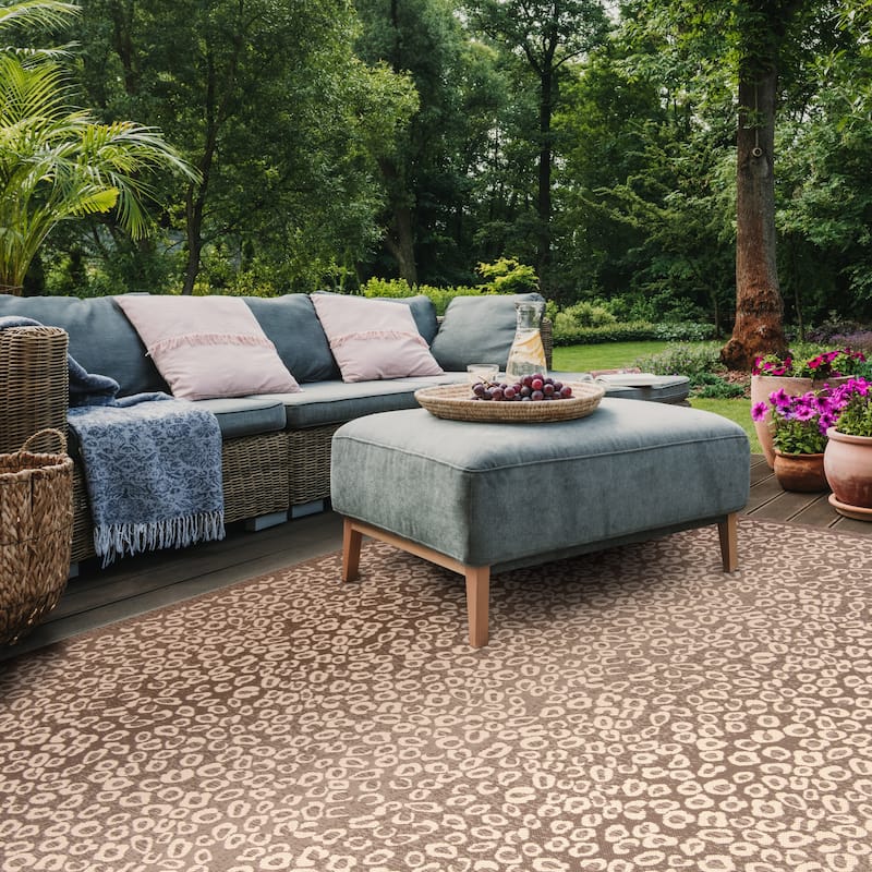 SAFAVIEH Courtyard Luljeta Indoor/ Outdoor Waterproof Patio Backyard Rug
