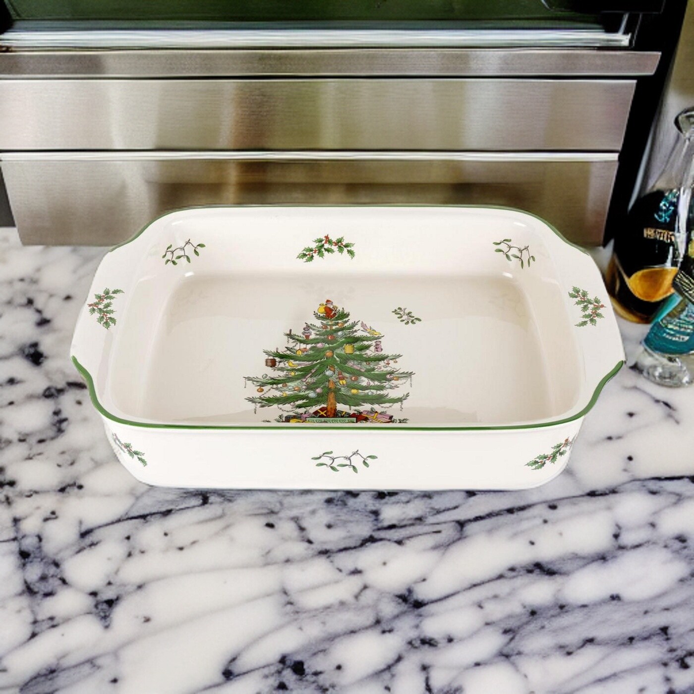 https://ak1.ostkcdn.com/images/products/is/images/direct/8235af36d2e9def0bfacd31b6dc1621000996073/Spode-Christmas-Tree-Rectangular-Handled-Dish.jpg