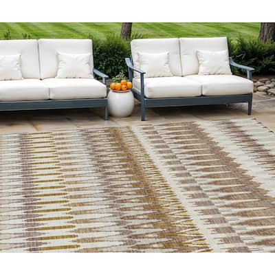 HomeRoots Southwestern Transitional Rectangle Outdoor Rug