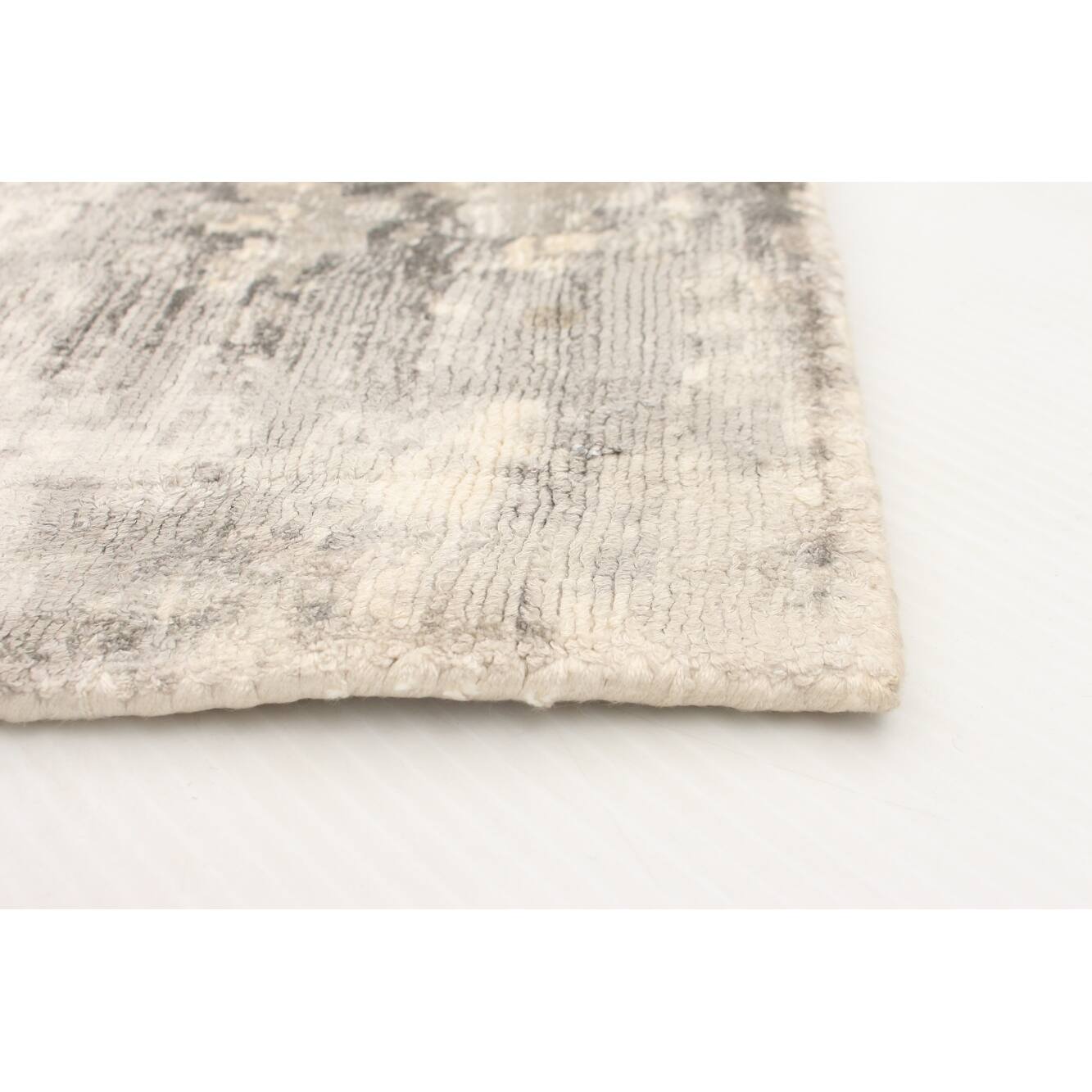 ECARPETGALLERY Hand Loomed Galleria Grey Viscose Rug 5'2 x 7'7 Bed