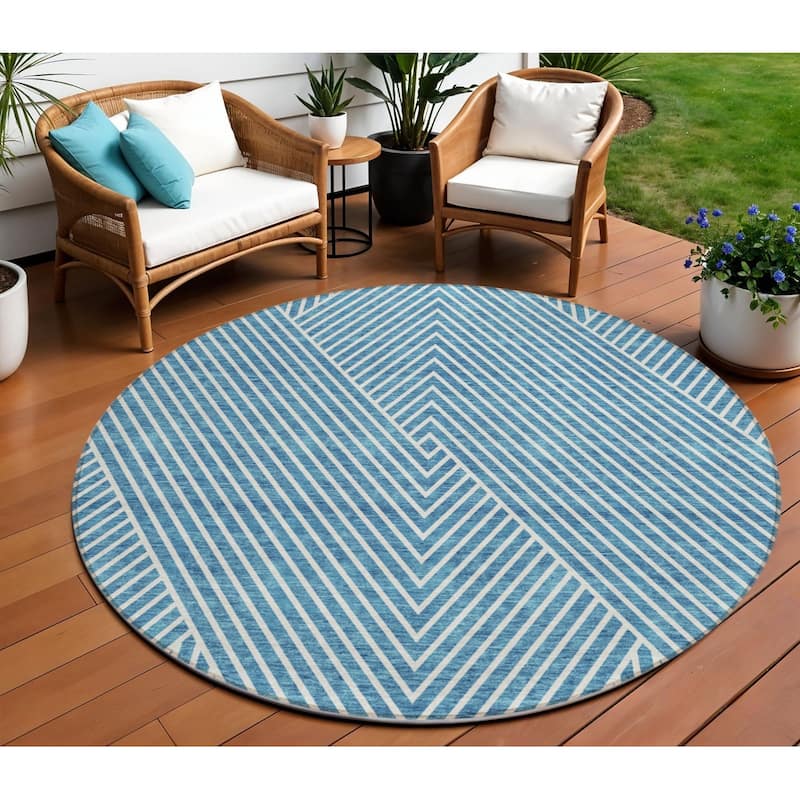HomeRoots Geometric Transitional Rectangle Outdoor Rug - 8' Round