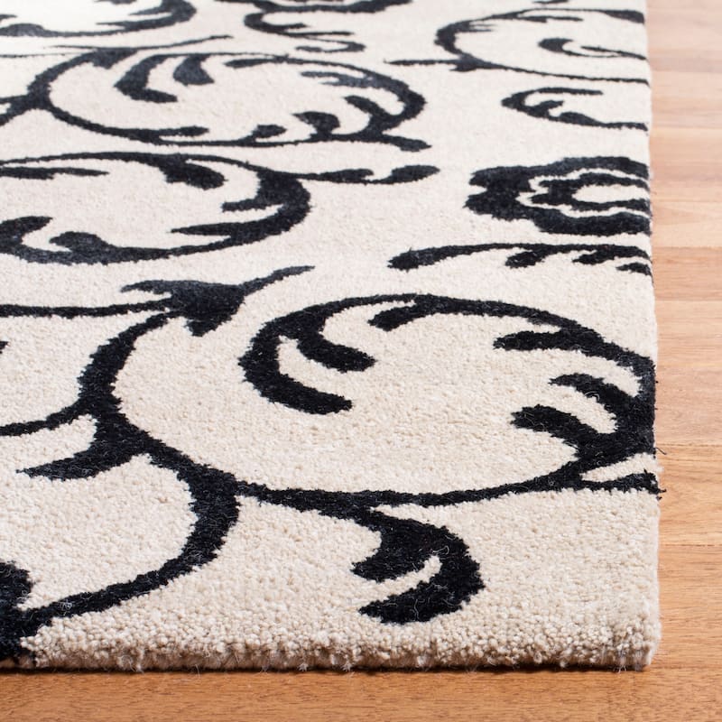 SAFAVIEH Handmade Soho Britta Scroll N.Z. Wool Rug