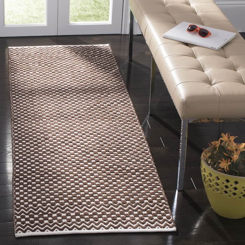 SAFAVIEH Handmade Boston Isotta Coastal Cotton Rug - 2'3" x 7' Runner - Brown