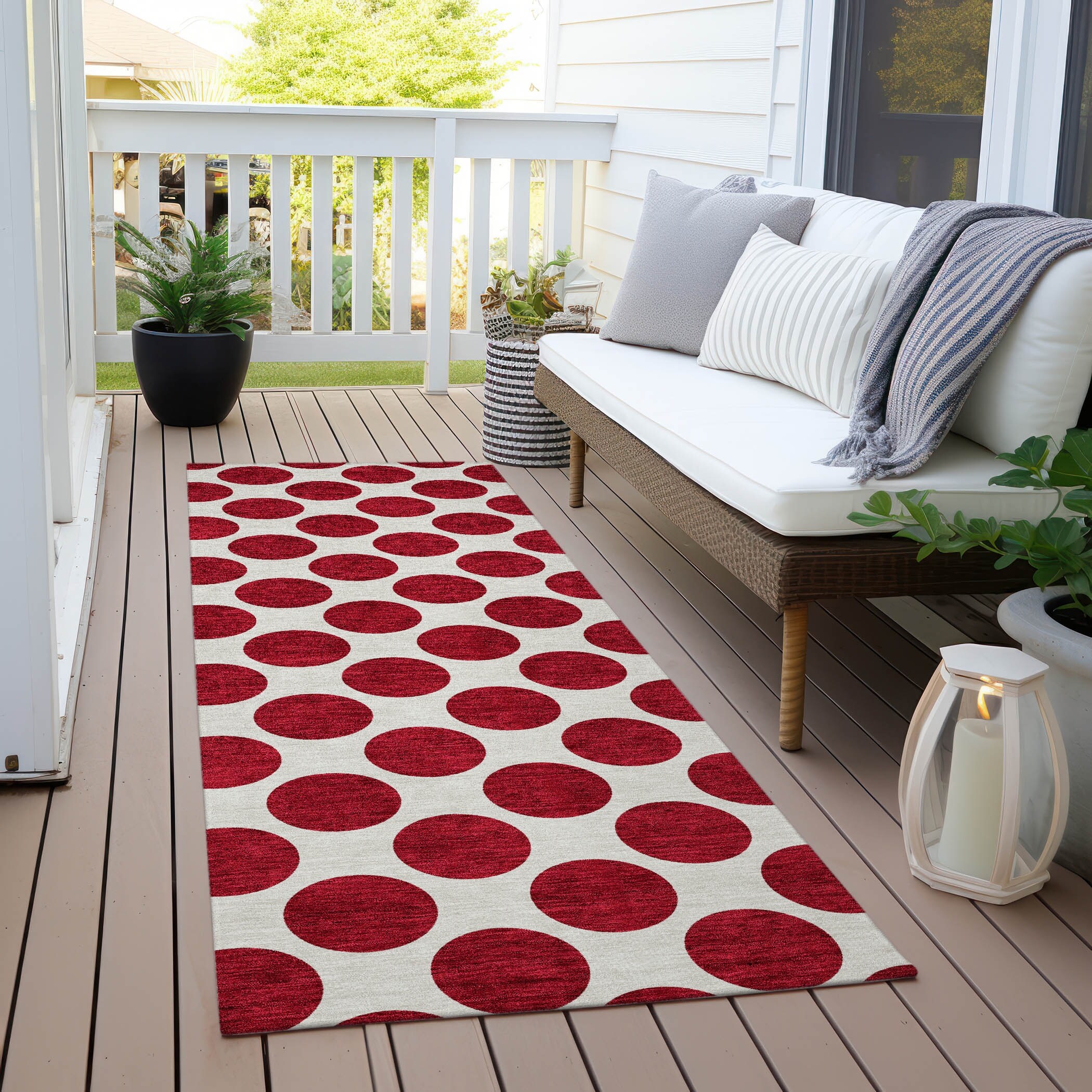 Machine Washable Indoor/ Outdoor Polka Dots Chantille Rug