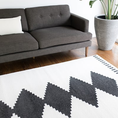 Nisha Geometric Modern Stripe Area Rug