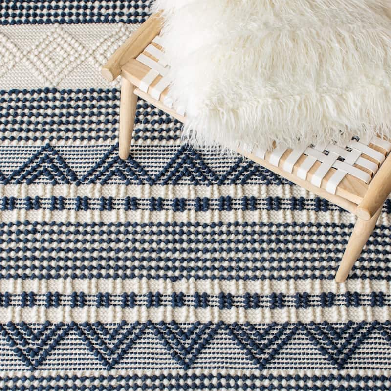SAFAVIEH Handmade Natura Annedorte Wool Rug