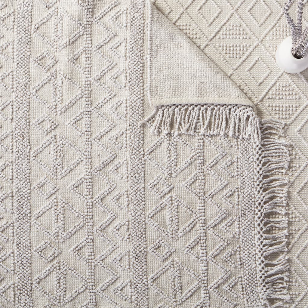 Delineate Indoor/ Outdoor Geometric Ivory/ Light Gray Area Rug