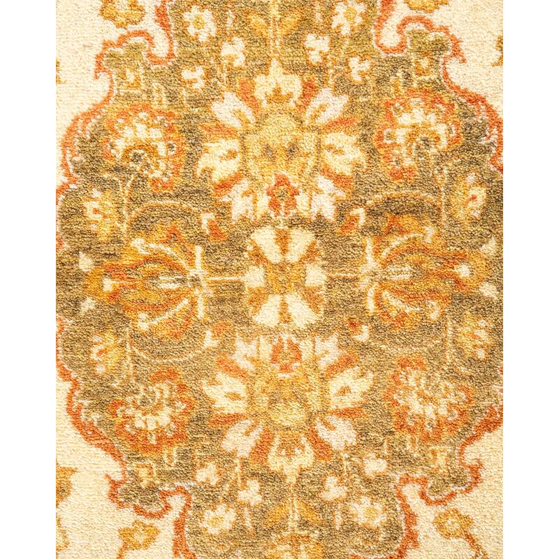 Overton Handknotted Wool Traditional Oriental Ivory Area Rug - 4' x 6'