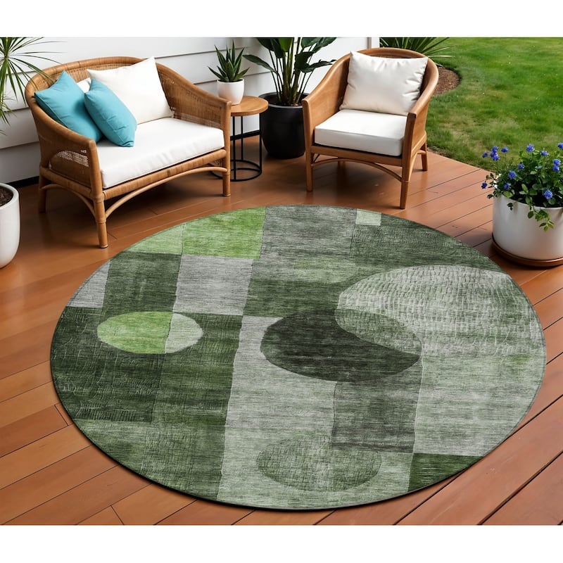 HomeRoots Geometric Transitional Rectangle Outdoor Rug - 8' Round
