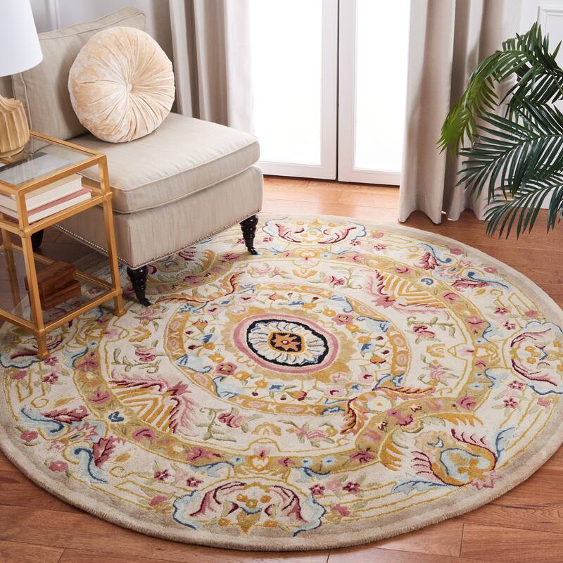 SAFAVIEH Handmade Savonnerie Jutta Traditional Oriental Wool Rug - 6' Round - Sage/Beige