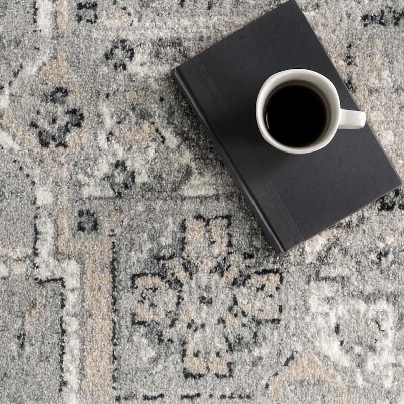 Nuloom Gena Distressed Transitional Medallion Area Rug