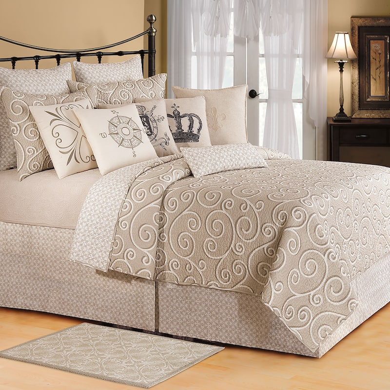 Elmont Contemporary Scroll Quilt Set - Reversible and Machine Washable